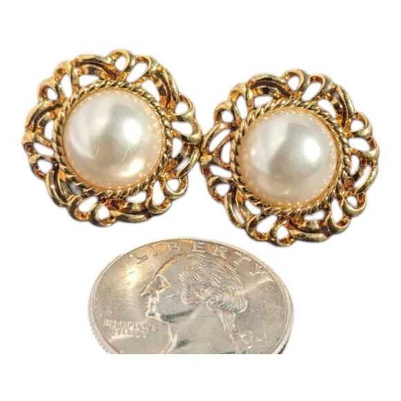Vintage Napier‎ Signed Faux Pearl Gold Tone Clip-On Earrings - Picture 3 of 3
